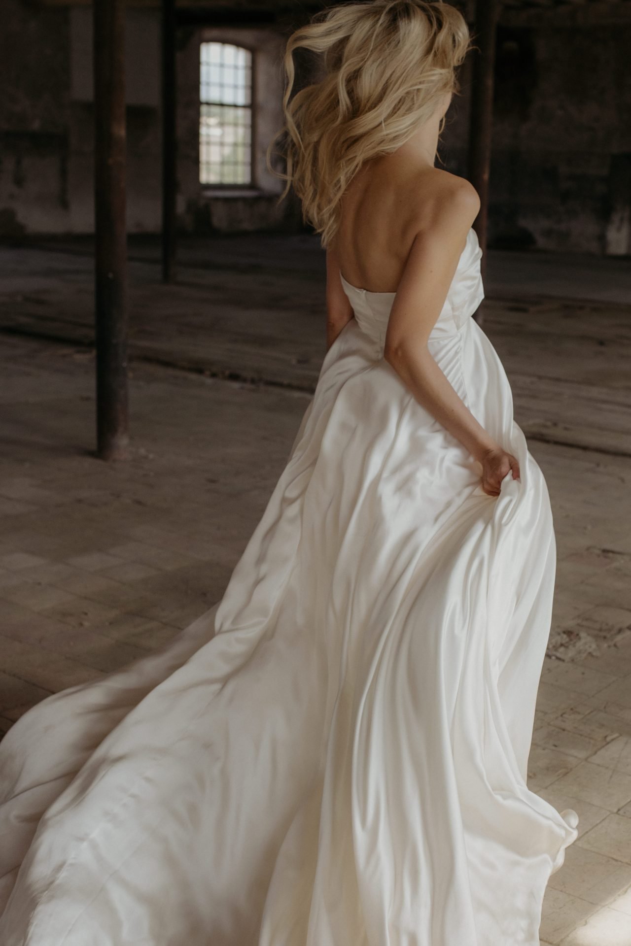 Vestidos de novia sencillos, vestidos de novia minimalistas, vestidos de novia bohemios, vestidos de novia románticos, vestidos de novia originales