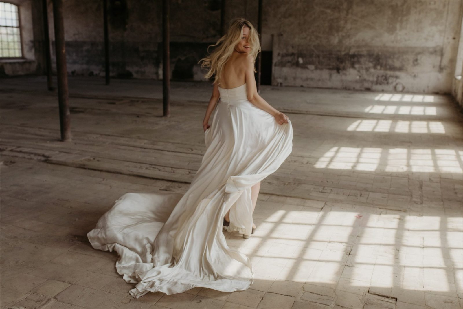 Vestidos de novia sencillos, vestidos de novia minimalistas, vestidos de novia bohemios, vestidos de novia románticos, vestidos de novia originales